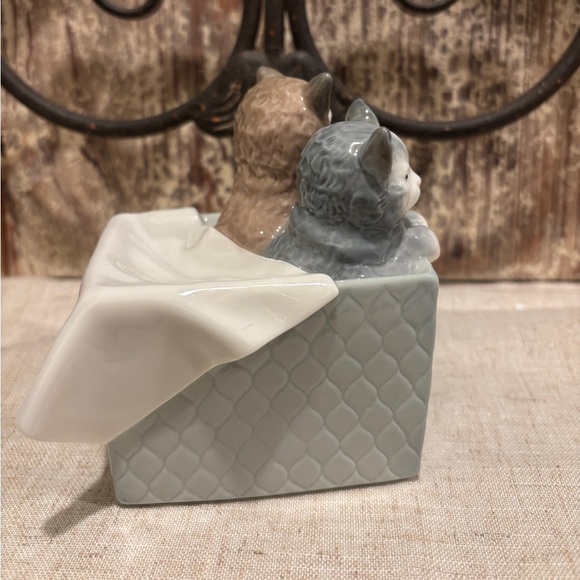 Vintage Lladro Cat & Mouse Porcelain Figurine (1980s) - Picture 5 of 6